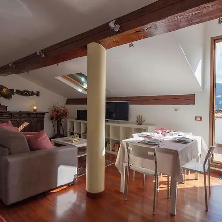 Mansarda Dei Poeti Appartement